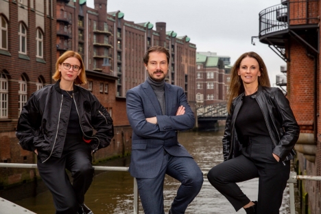Accenture Interactive verzahnt Einheiten von Kolle Rebbe und SinnerSchrader - Elena Bartrina y Manns, Christian Rentschler und Natascha Tümmers (rechts) bilden das Führungstrio von KORELATION - Foto: Accenture Interactive